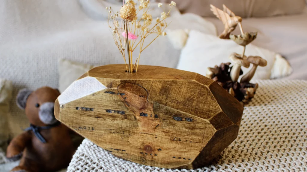 Vase en bois