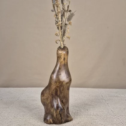 Vase en bois