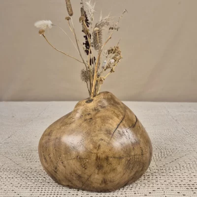 Vase en bois