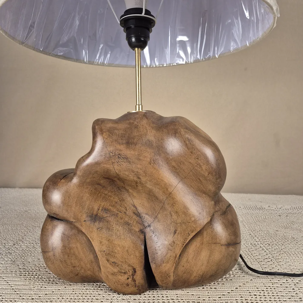 Grande lampe en bois massif