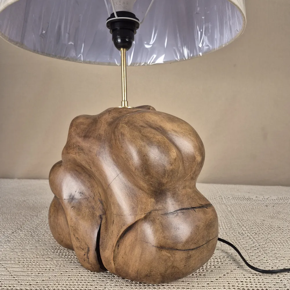 Grande lampe en bois massif