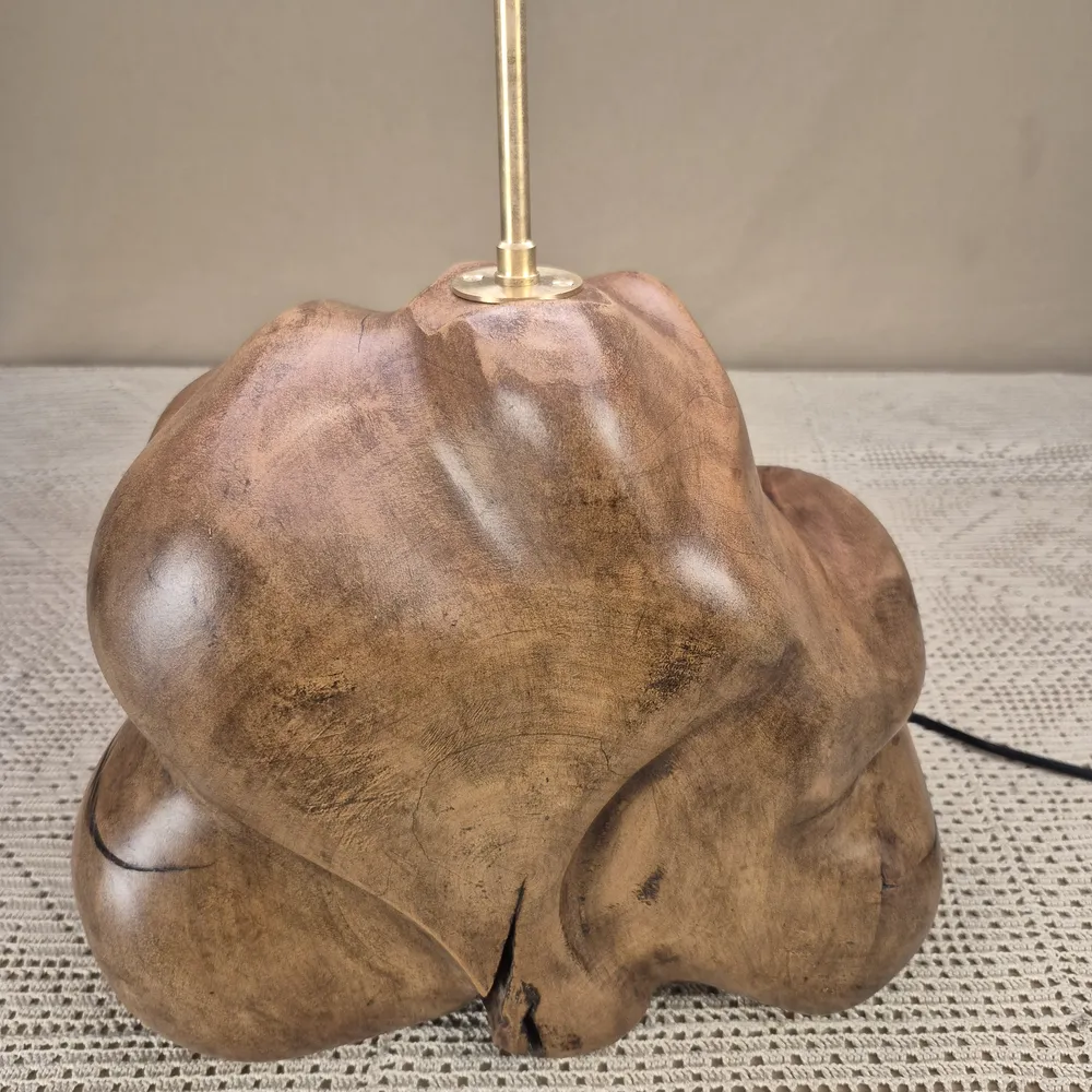 Grande lampe en bois massif